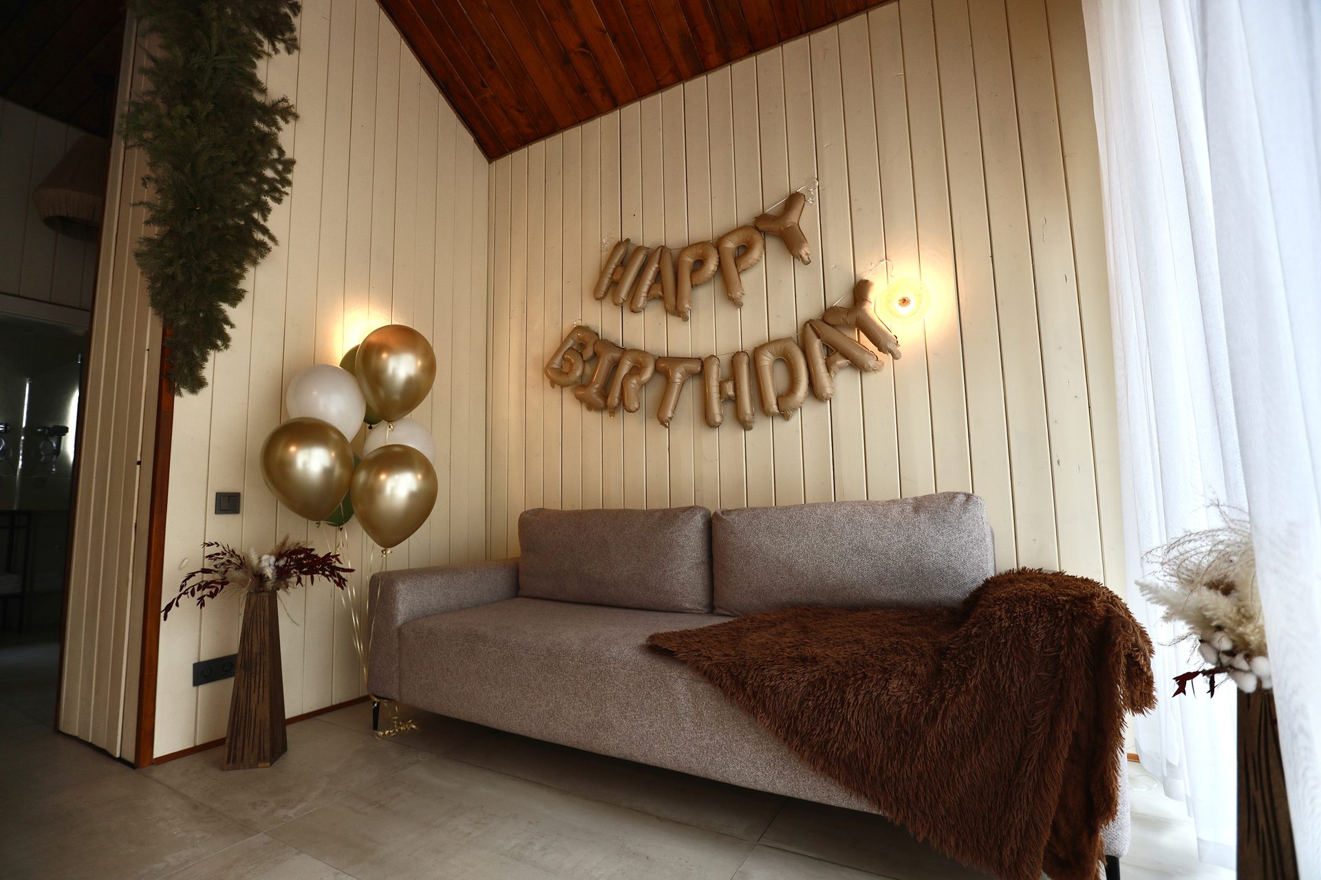 Гостиная с диваном