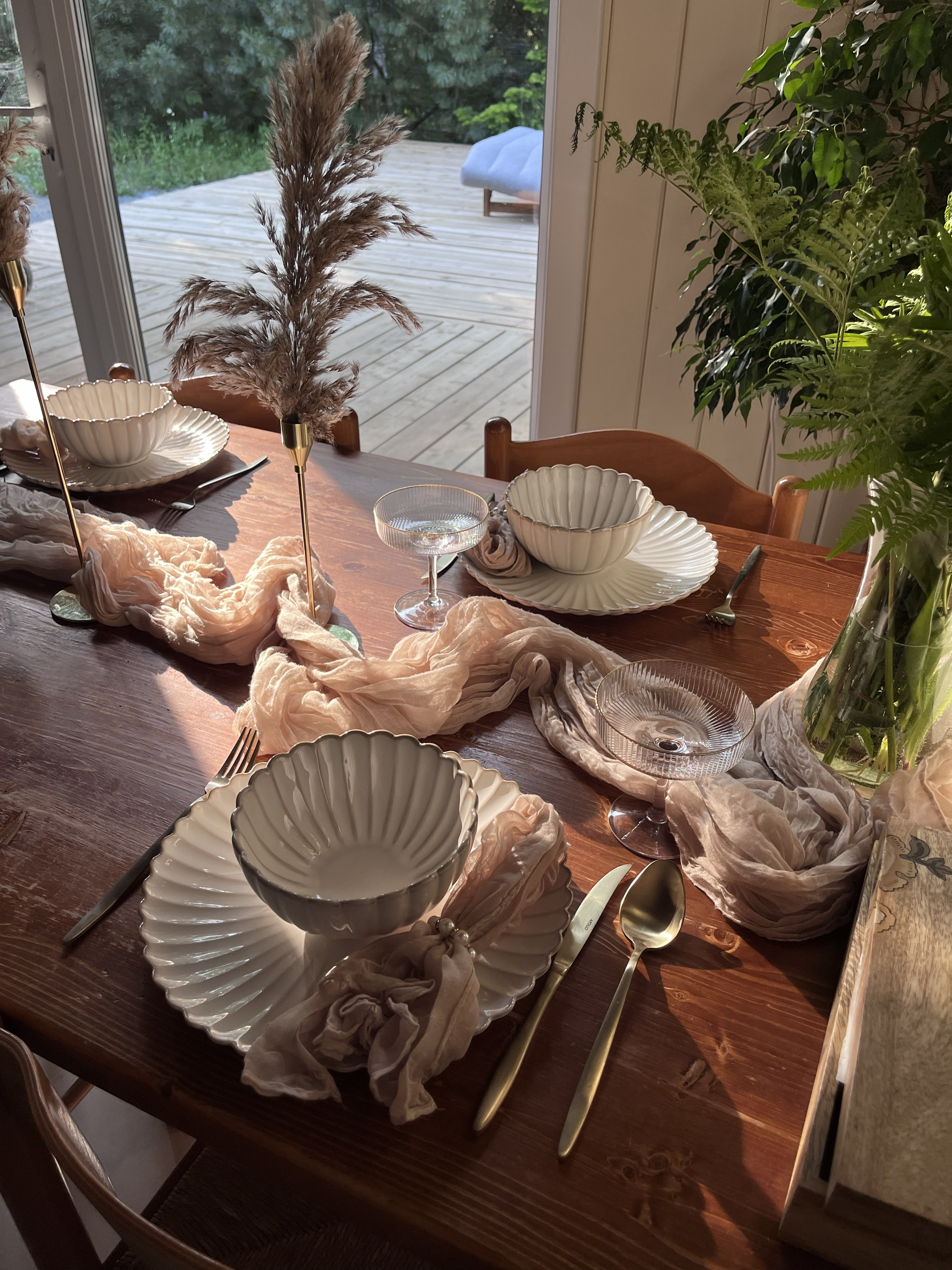 Кухня с чайным сервизом